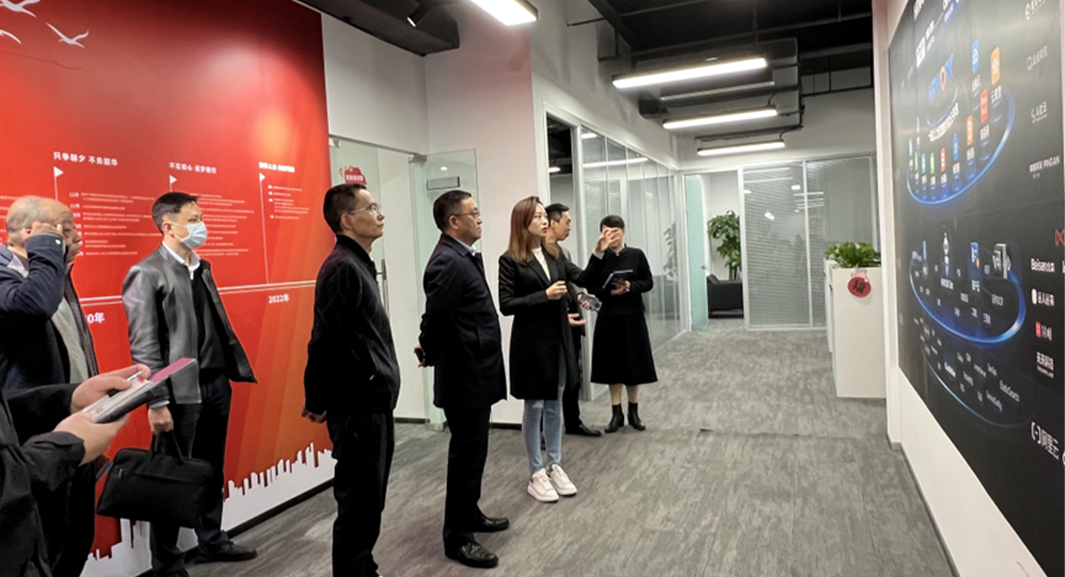 成都市青羊区副区长龚昌华一行领导莅临太阳GG娱乐集团四川公司调研指导