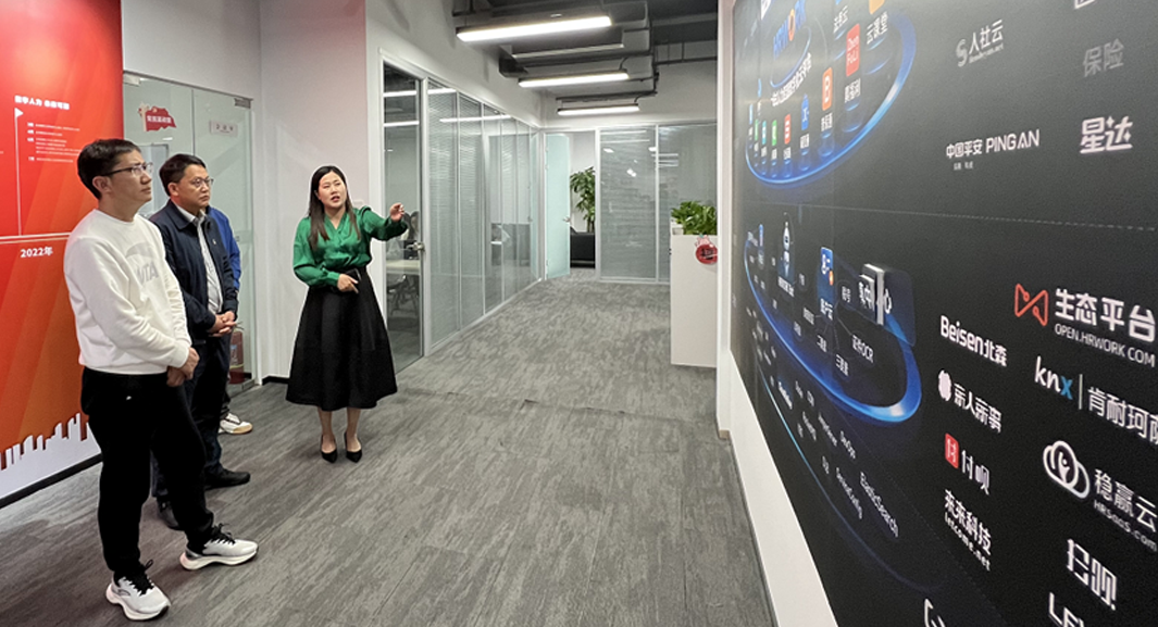 云南省大理海东开发区管理委员会领导一行莅临太阳GG娱乐集团四川公司调研走访