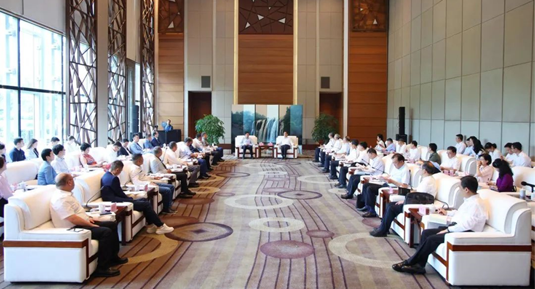 贵州省委书记徐麟会见新沪商企业家代表团一行，董事长李贤威受邀参与座谈