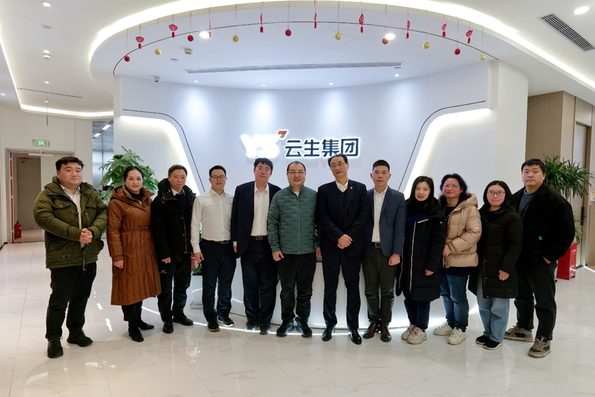 上海人才服务行业协会秘书长朱庆阳一行莅临太阳GG娱乐集团走访交流