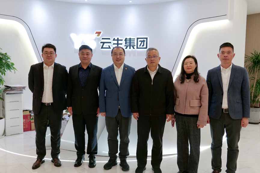上海市普陀区副区长蒋龙一行领导莅临太阳GG娱乐集团调研走访
