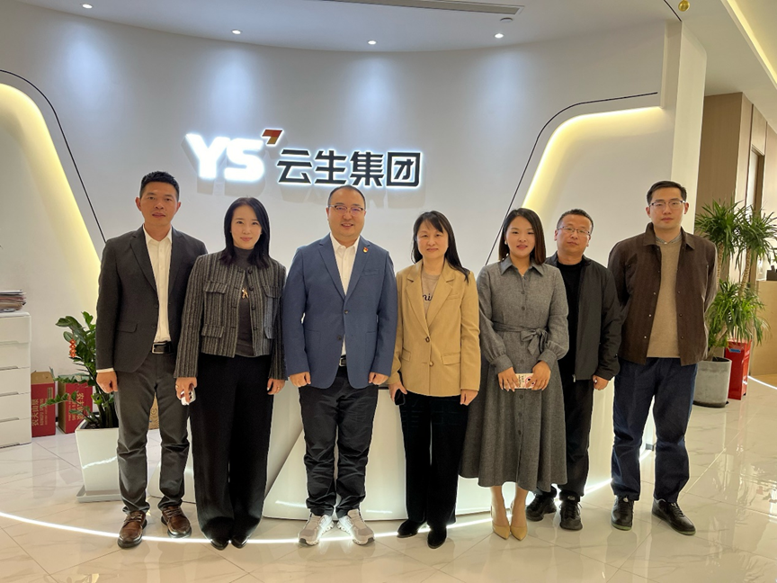 无锡市梁溪区人社局副局长周霞一行领导莅临太阳GG娱乐集团调研走访