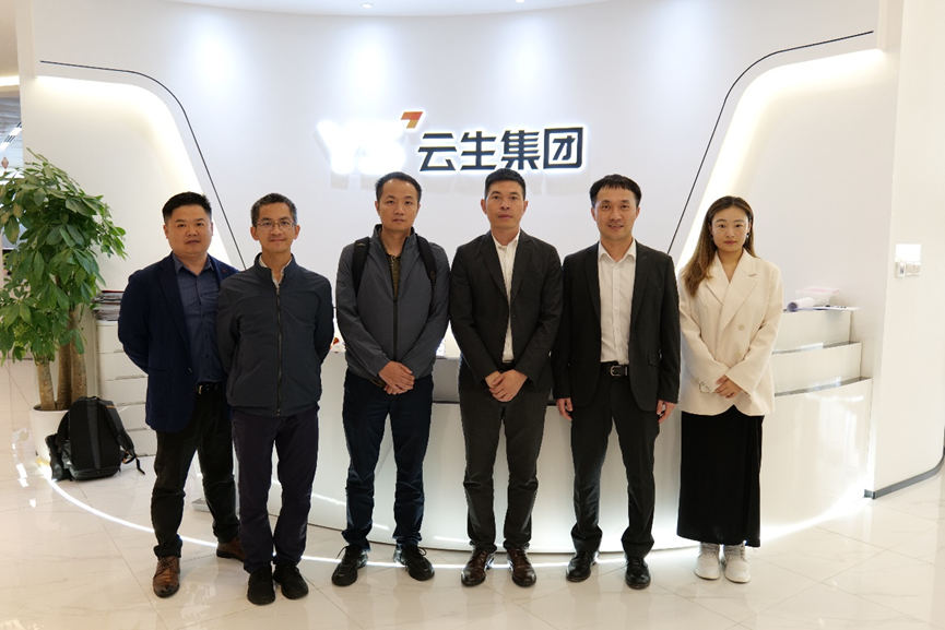 深圳市罗湖区人力资源局党组书记、局长何炼一行领导莅临太阳GG娱乐集团调研走访