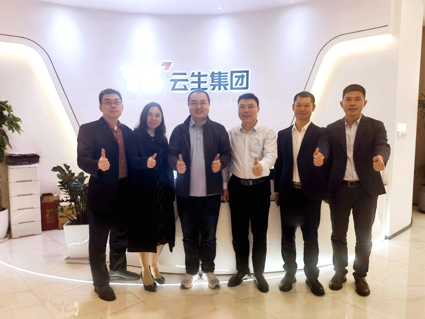 深圳市南山区工信局副局长陈深辉一行莅临太阳GG娱乐集团调研走访